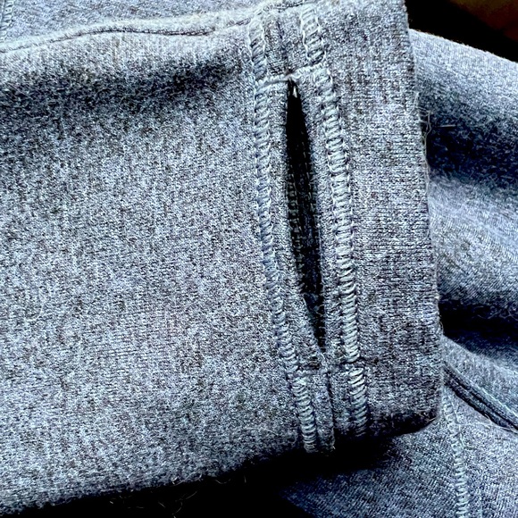 (10) Ivivva sweater with belt - Picture 4 of 5